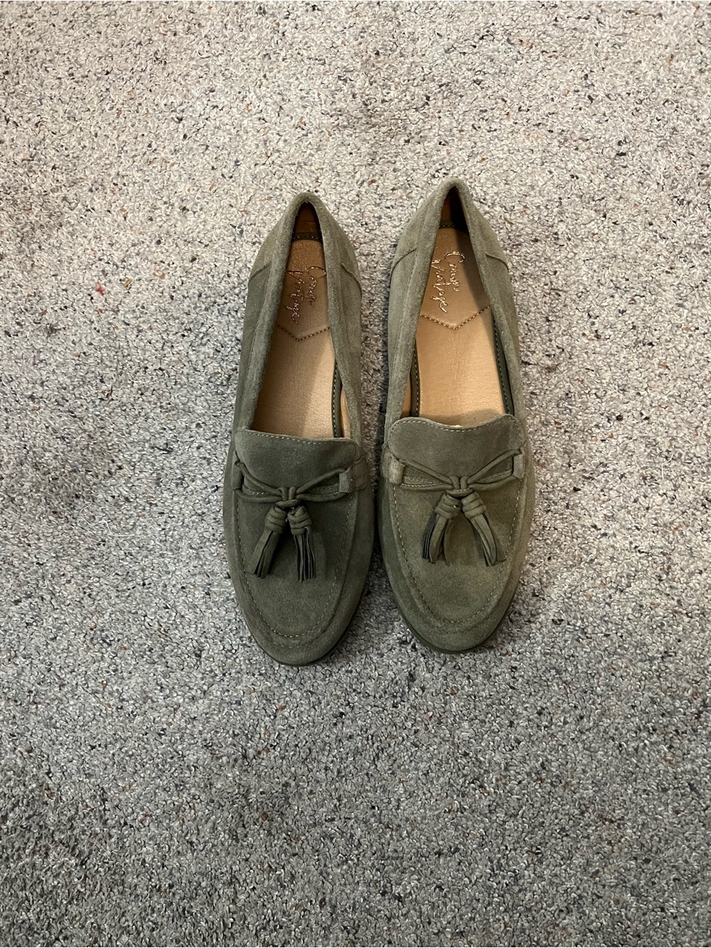 NWOT Crown Vintage Olive Moira Tassel Loafers,9.5